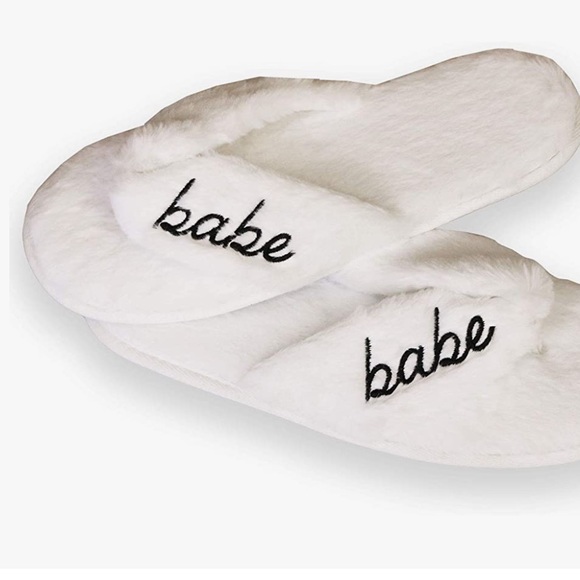 event blossom Shoes - NIB  “Babe” Slippers Fuzzy, white, size one size fits most